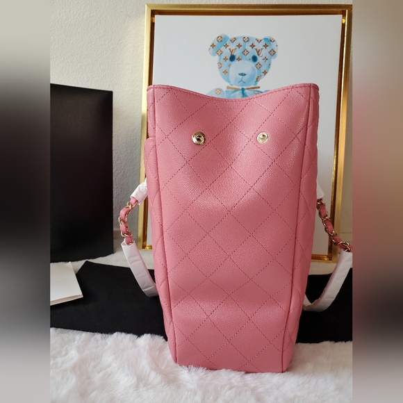 NEW- CHANEL Caviar Leather Large Tote Bag - Picture 6 of 16